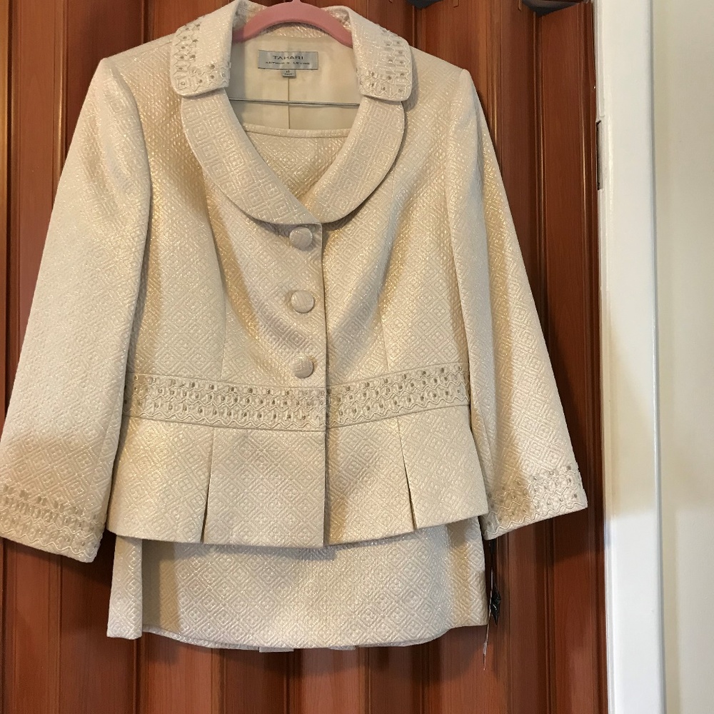Tahari Arthur S Levine gorgeous skirt suite. 10